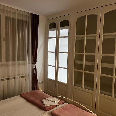 Апартаменти Apartman Gold Maris Карловаць Екстер'єр фото
