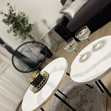 Апартаменти Apartman Gold Maris Карловаць Екстер'єр фото