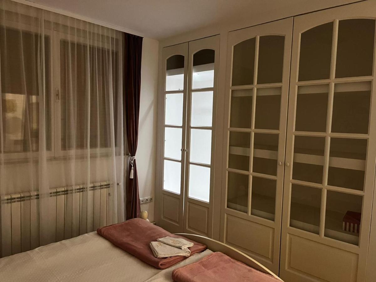 Апартаменти Apartman Gold Maris Карловаць Екстер'єр фото