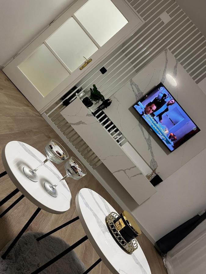 Апартаменти Apartman Gold Maris Карловаць Екстер'єр фото