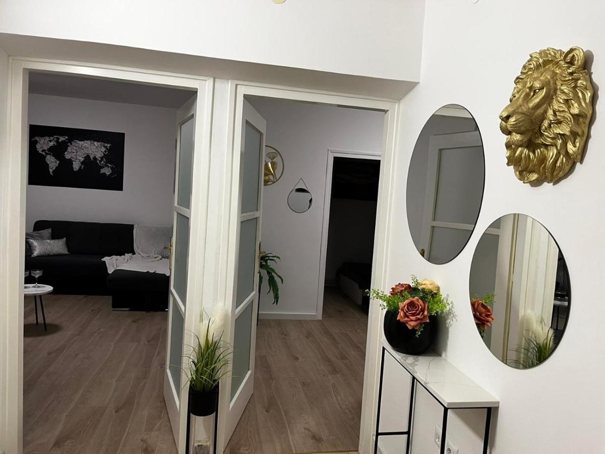 Апартаменти Apartman Gold Maris Карловаць Екстер'єр фото