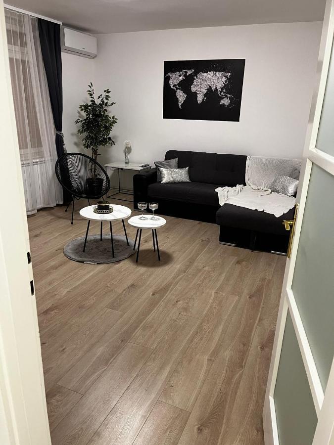 Апартаменти Apartman Gold Maris Карловаць Екстер'єр фото